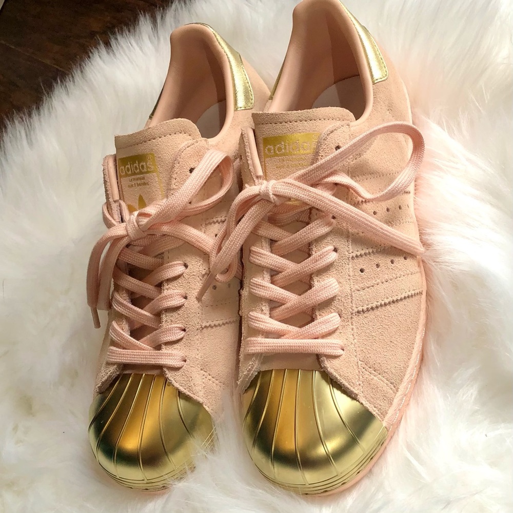 Superstar adidas shell toe shoe